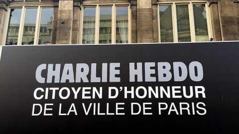 1024px Charlie Hebdo citoyen d'honneur   mairie de Paris