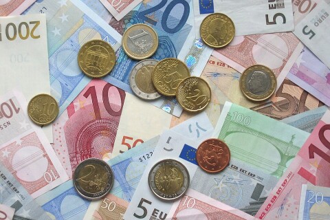 1024px Euro coins and banknotes (cropped)
