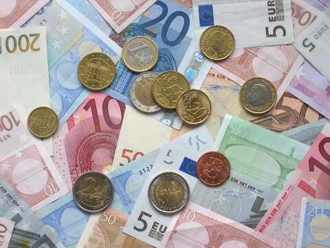 1024px Euro coins and banknotes