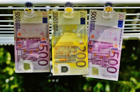 1024px Money in notes