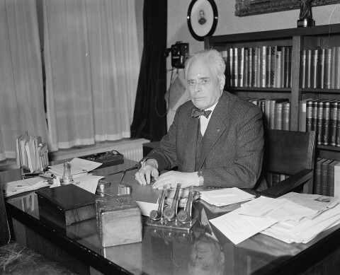 1024px Prof. mr. P.J. Oud, voorzitter van de Volkspartij voor Vrijheid en Democratie (V, Bestanddeelnr 908 1777