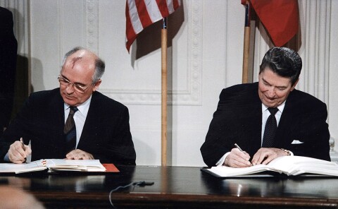 1024px Reagan and Gorbachev signing