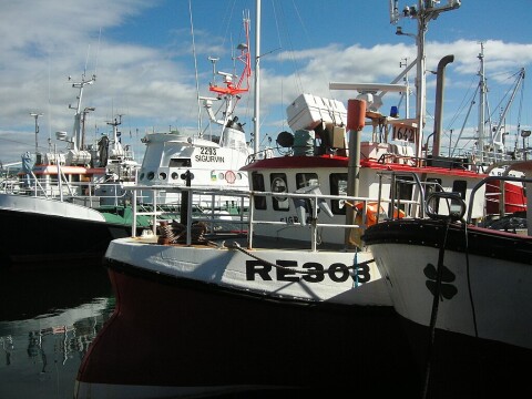 1024px September 2006, vessels in the port of Reykjavik 10