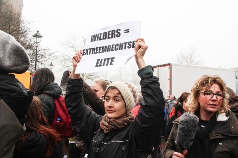 1024px Tegenstanders van Geert Wilders Spijkenisse