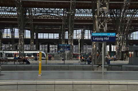 1024px The through view of Leipzig Hbf