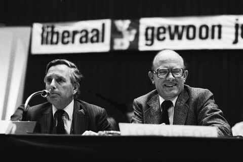 1024px VVD voorzitter Korthals Altes (links) en fraktievoorzitter Rietkerk, Bestanddeelnr 930 2218