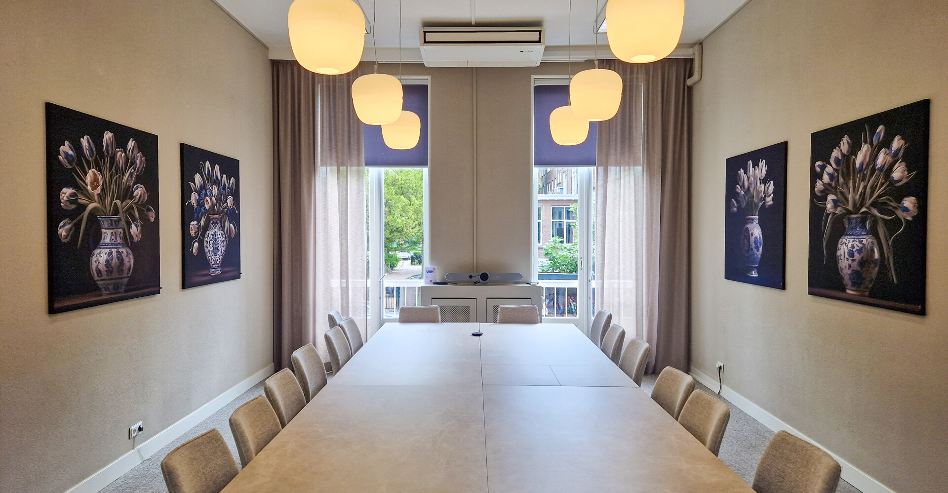 Zaal bewerkt